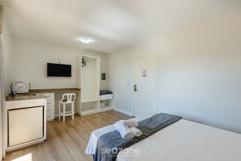 Studio em prédio c/ piscina coberta UPP0114