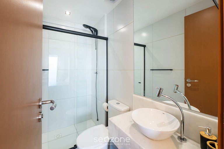 Studio c/ varanda e vista parcial p/ o mar ZNB1604