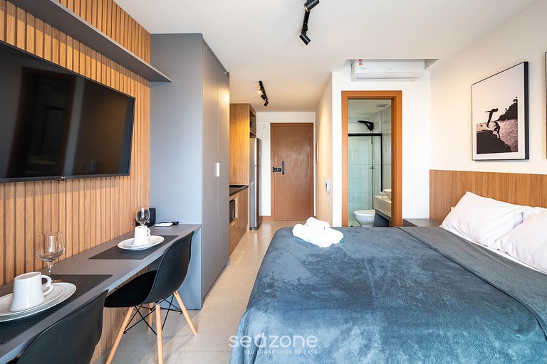 Studio c/ varanda e vista parcial p/ o mar ZNB1604