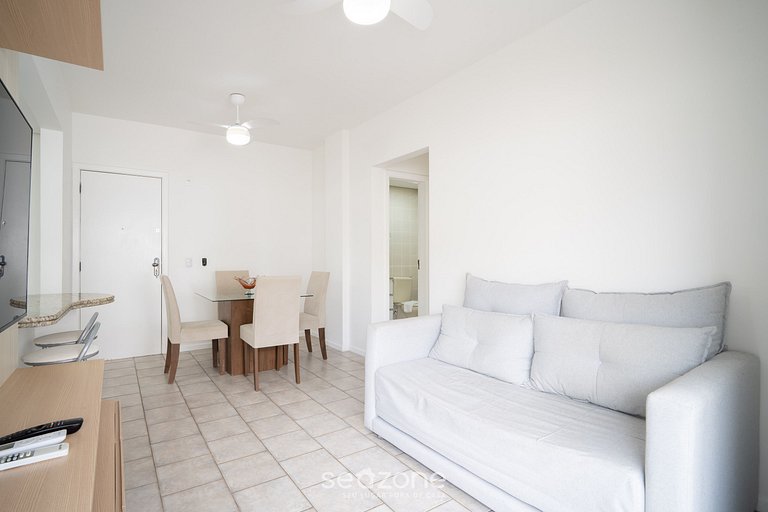 Apto a 700 m da Praia de Jurerê AAV0306