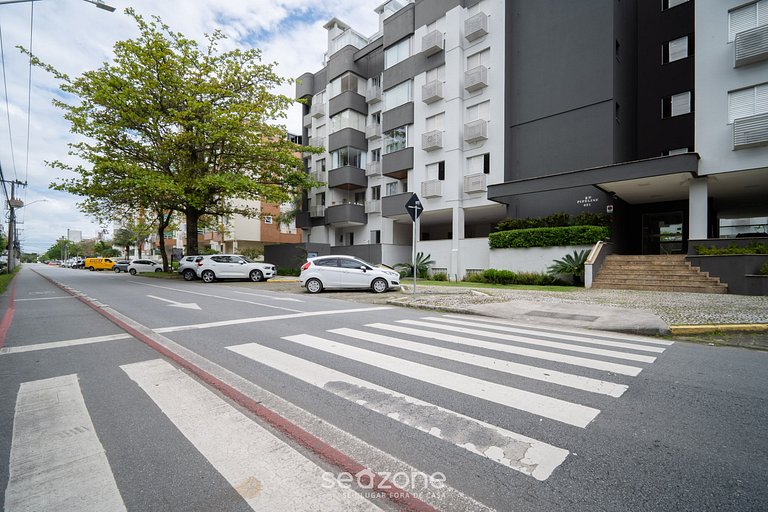 Apto a 700 m da Praia de Jurerê AAV0306