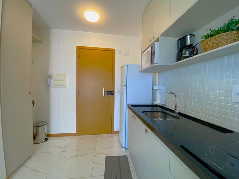 Apto c/ varanda e vista Mar em Salvador - ESB0711