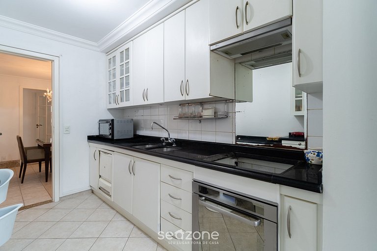 Casa c/ piscina e churrasq. em Jurerê - ROM0591