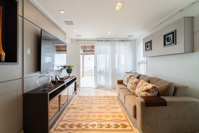 Casa c/ piscina e churrasq. em Jurerê - ROM0591