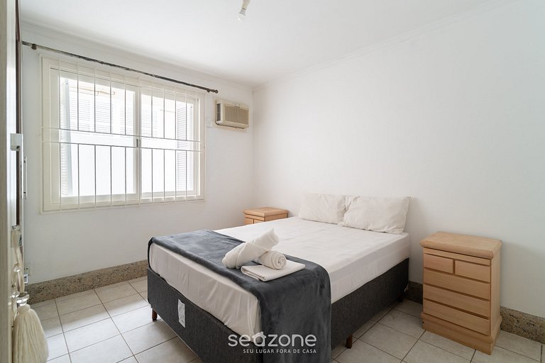 Casa c/ piscina e churrasq. em Jurerê - ROM0591