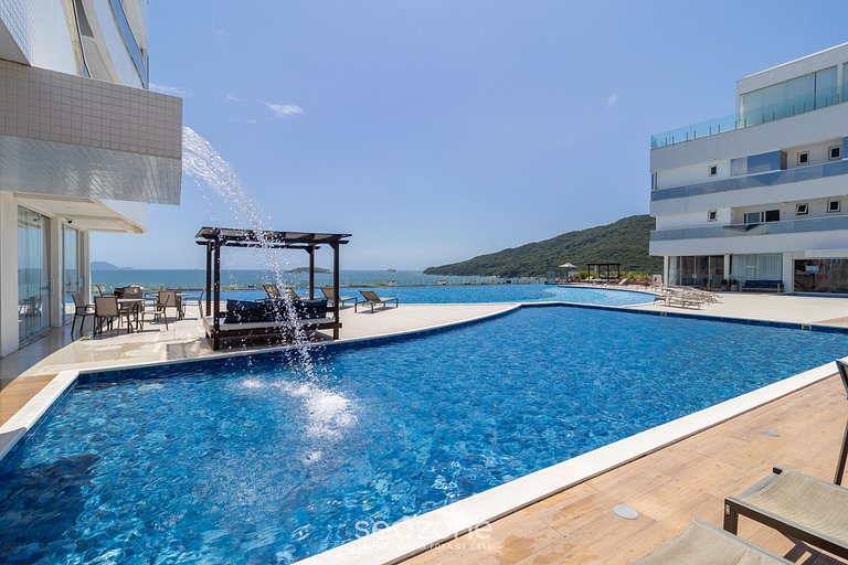 Apto de 3 Suites con Vista Parcial al Mar MHC0306