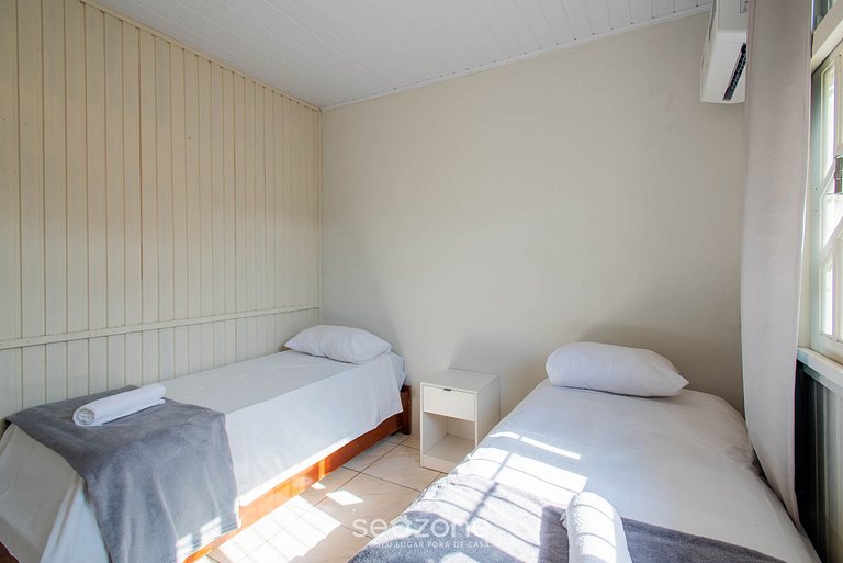 Casa c/ Churrasq. a 600 m da Praia NUS0636