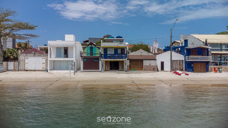 Linda casa pé na areia c/vista para o mar APC2200