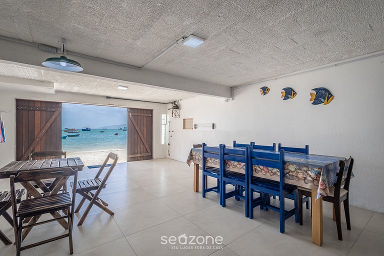 Linda casa pé na areia c/vista para o mar APC2200