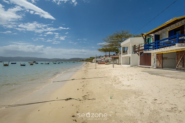 Linda casa pé na areia c/vista para o mar APC2200