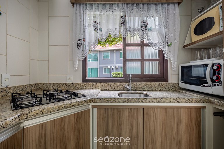 Apto em cond. à beira-mar c/ piscina CFI0052