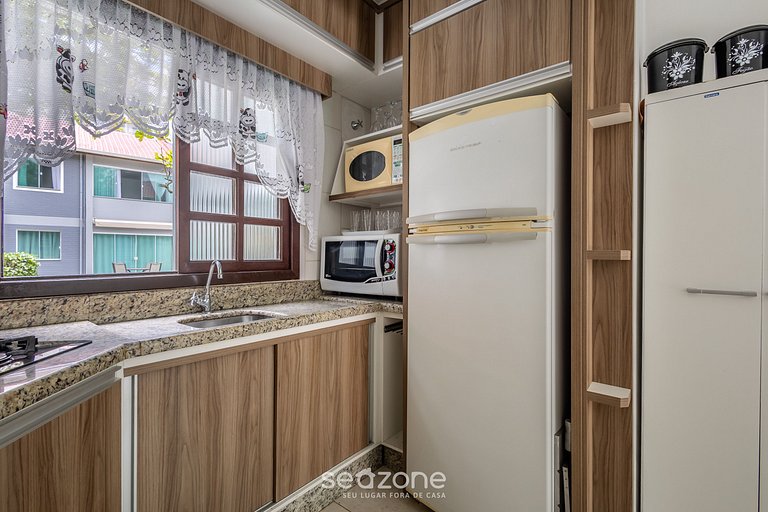 Apto em cond. à beira-mar c/ piscina CFI0052