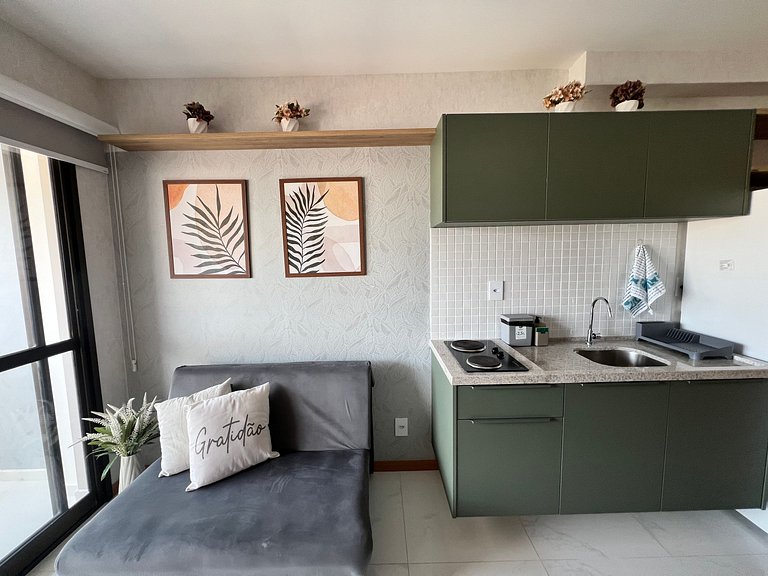 Apto c/ varanda a 750m da orla de Salvador SMT0518