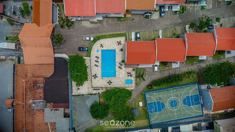 Apto em cond. à beira-mar c/ piscina CFI0052