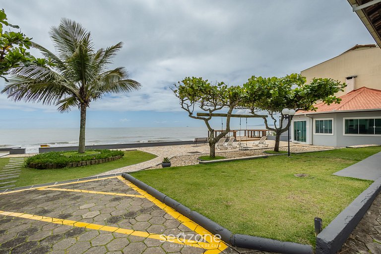 Apto em cond. à beira-mar c/ piscina CFI0052