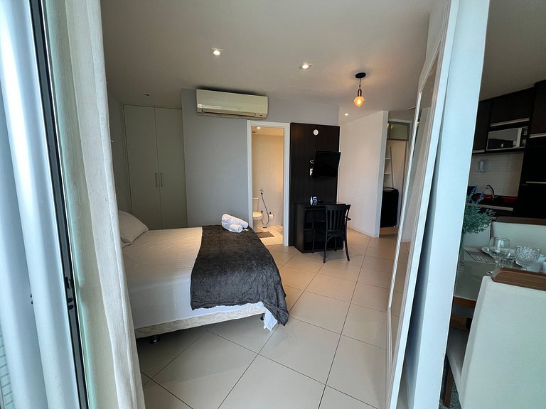 Estúdio em Prédio c/ Piscina e Academia MPZ0902