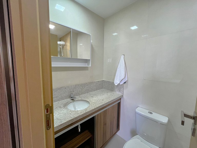 Apto em prédio c/ piscina a 500m da Praia HPA0905