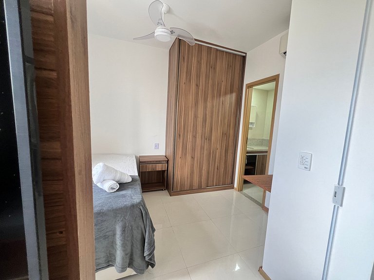 Apto em prédio c/ piscina a 500m da Praia HPA0905