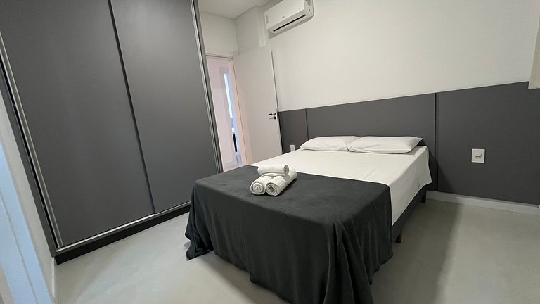 Apto c/ 3 suítes e churrasq. a 90m do mar RIH0901