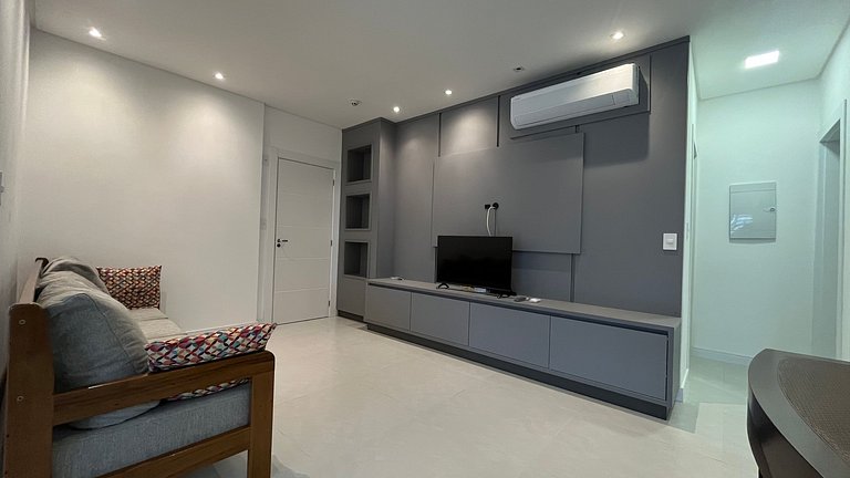 Apto c/ 3 suítes e churrasq. a 90m do mar RIH0901