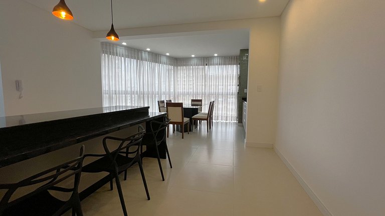 Apto c/ 3 suítes e churrasq. a 90m do mar RIH0901