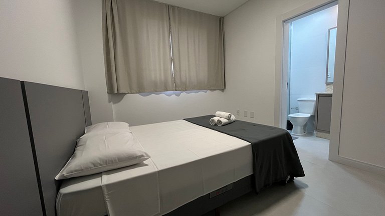 Apto c/ 3 suítes e churrasq. a 90m do mar RIH0901