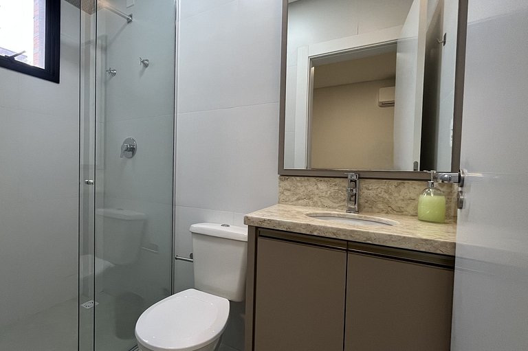 Apto c/ 3 suítes e churrasq. a 90m do mar RIH0901