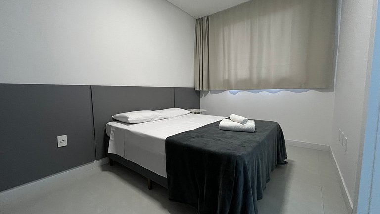 Apto c/ 3 suítes e churrasq. a 90m do mar RIH0901