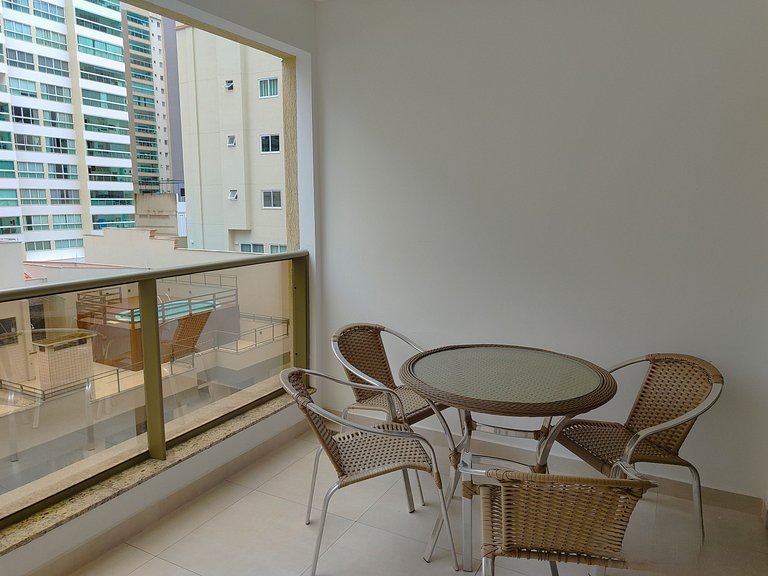 Apto c/ balcón y parrilla a 550 m del mar LLE0104