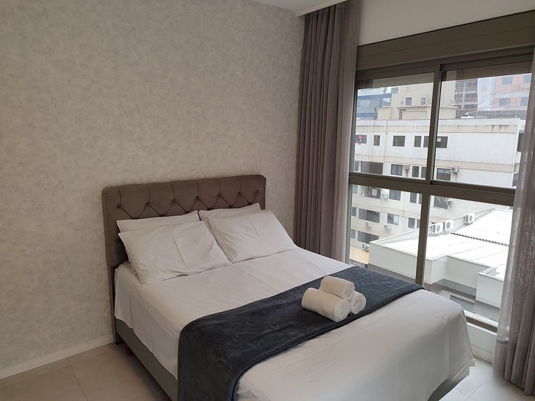 Apto c/ varanda e churrasq. a 550m do Mar LLE0104