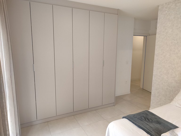 Apto c/ varanda e churrasq. a 550m do Mar LLE0104