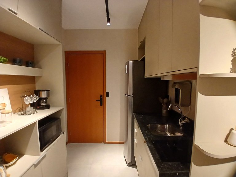 Studio c/ varanda e vista a 220m da Praia POE0607