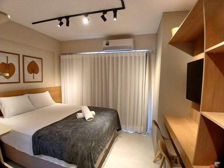 Studio c/ varanda e vista a 220m da Praia POE0607