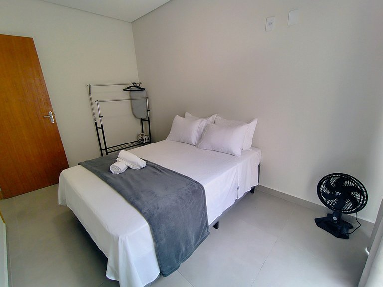 Apto c/ churrasqueira a 190m da Praia MBU0102