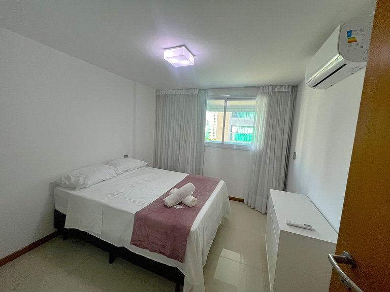 Apto c/ varanda e vista mar a 80m da Praia WJA0607