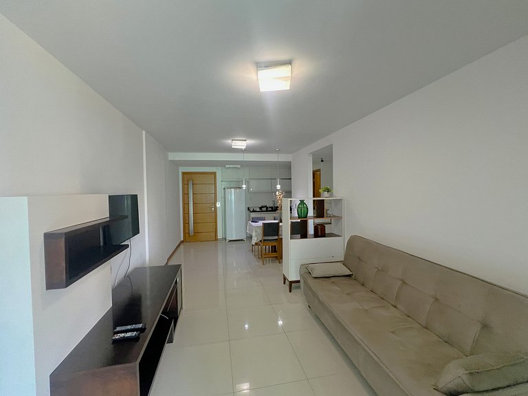 Apto c/ varanda e vista mar a 80m da Praia WJA0607