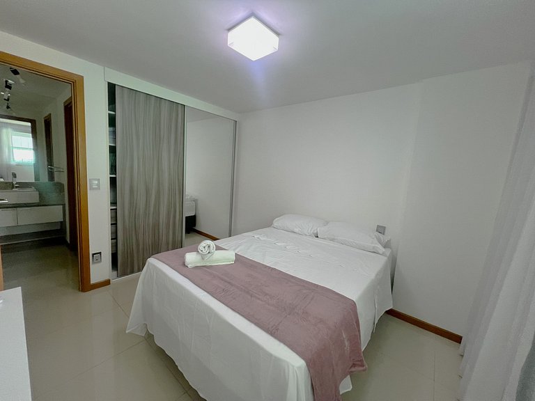 Apto c/ varanda e vista mar a 80m da Praia WJA0607