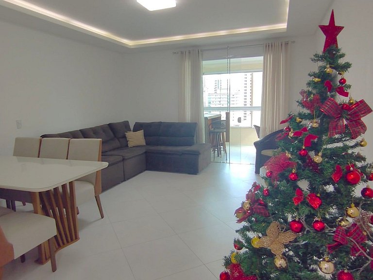 Apto c/ churrasq. e varanda, 450m da Praia SIT1202