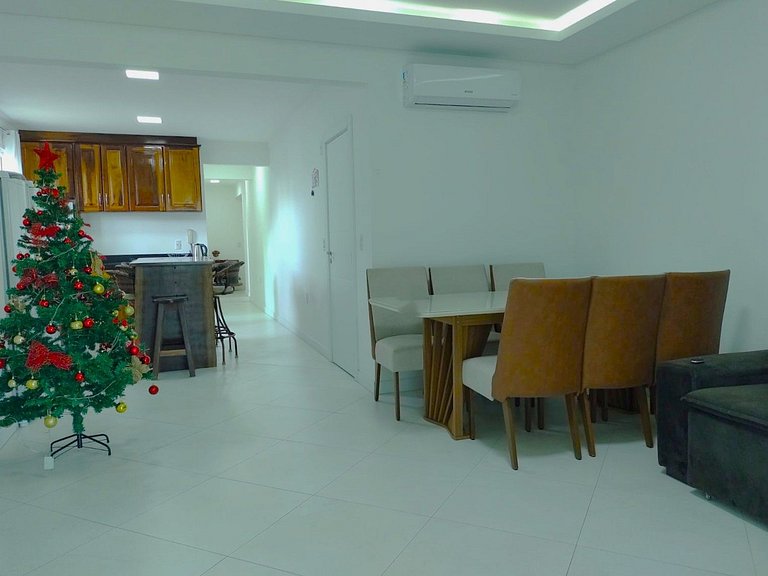 Apto c/ churrasq. e varanda, 450m da Praia SIT1202