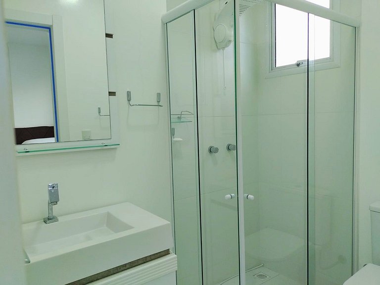 Apto c/ churrasq. e varanda, 450m da Praia SIT1202