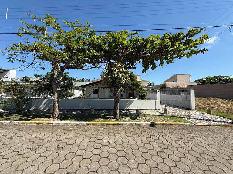 Casa c/ 2 Quartos a 650 m da Praia ADU0440