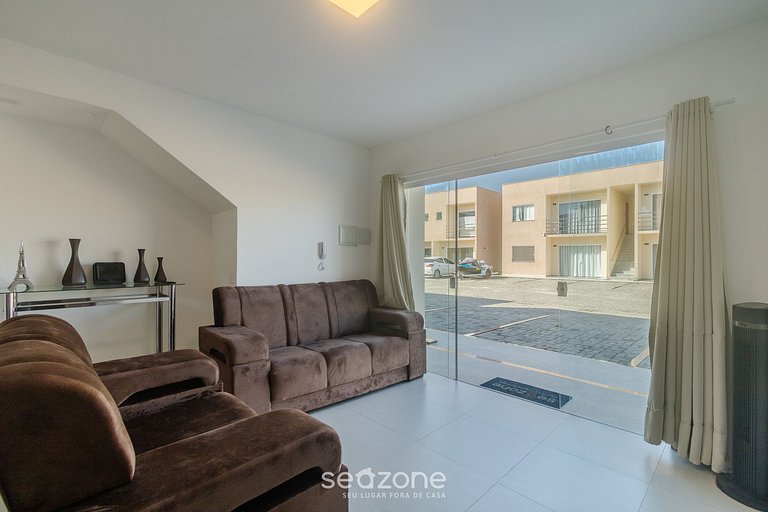 Casa em Cond. c/ Piscina e Churrasq. BME0001