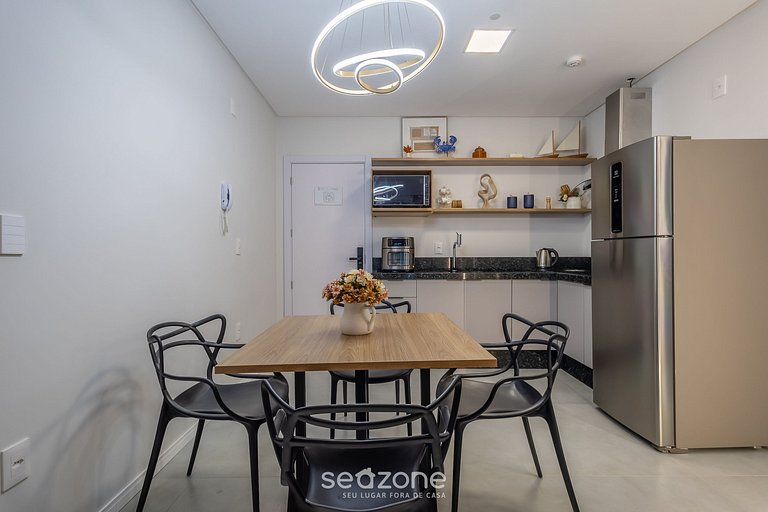 Apto c/ varanda e vista lateral mar - FFS0703