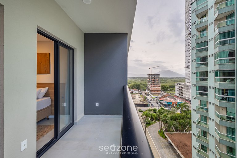 Apto c/ varanda e vista lateral mar - FFS0703