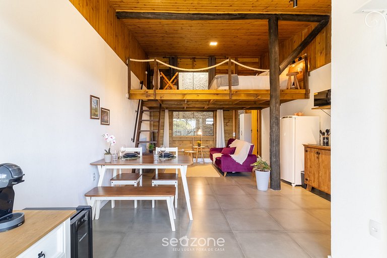 Loft rústico c/ varanda+jardim próx praia NDE0002