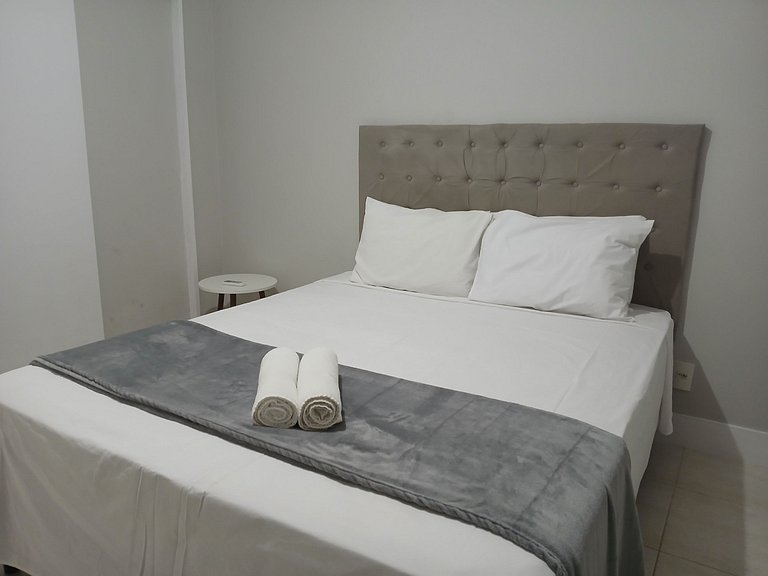 Apto c/ churrasq. em prédio c Piscina ROH0304