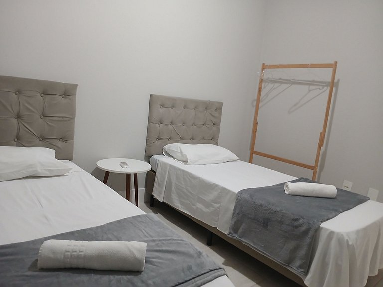 Apto c/ churrasq. em prédio c Piscina ROH0304