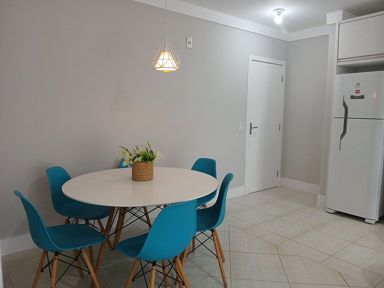 Apto c/ churrasq. em prédio c Piscina ROH0304