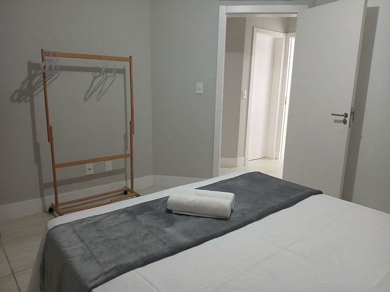 Apto c/ churrasq. em prédio c Piscina ROH0304