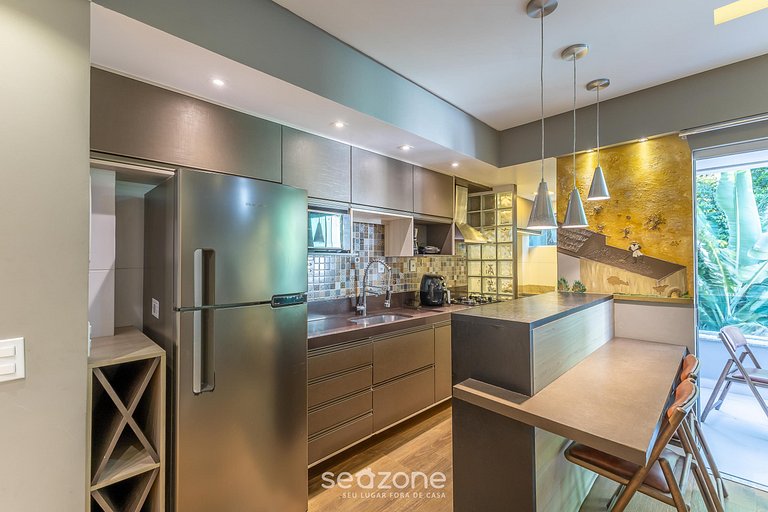 Apto a 200m do mar em prédio c/ piscina CCA0103